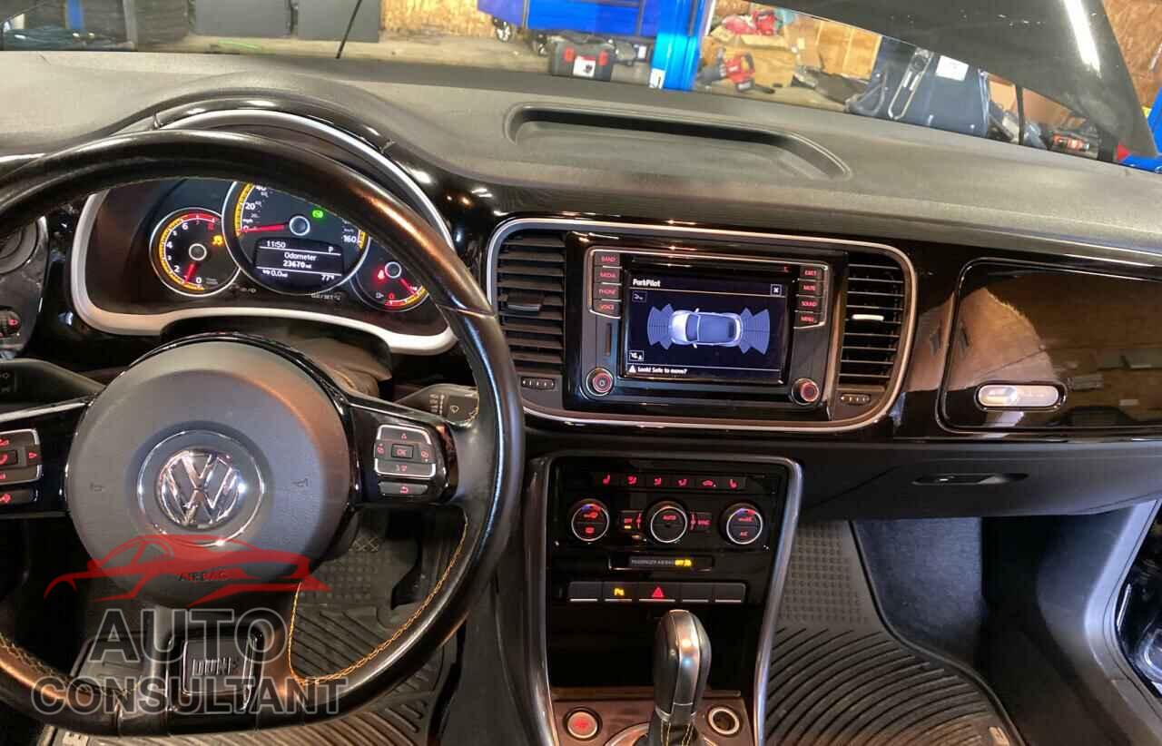 VOLKSWAGEN BEETLE 2017 - 3VWT17AT5HM808085