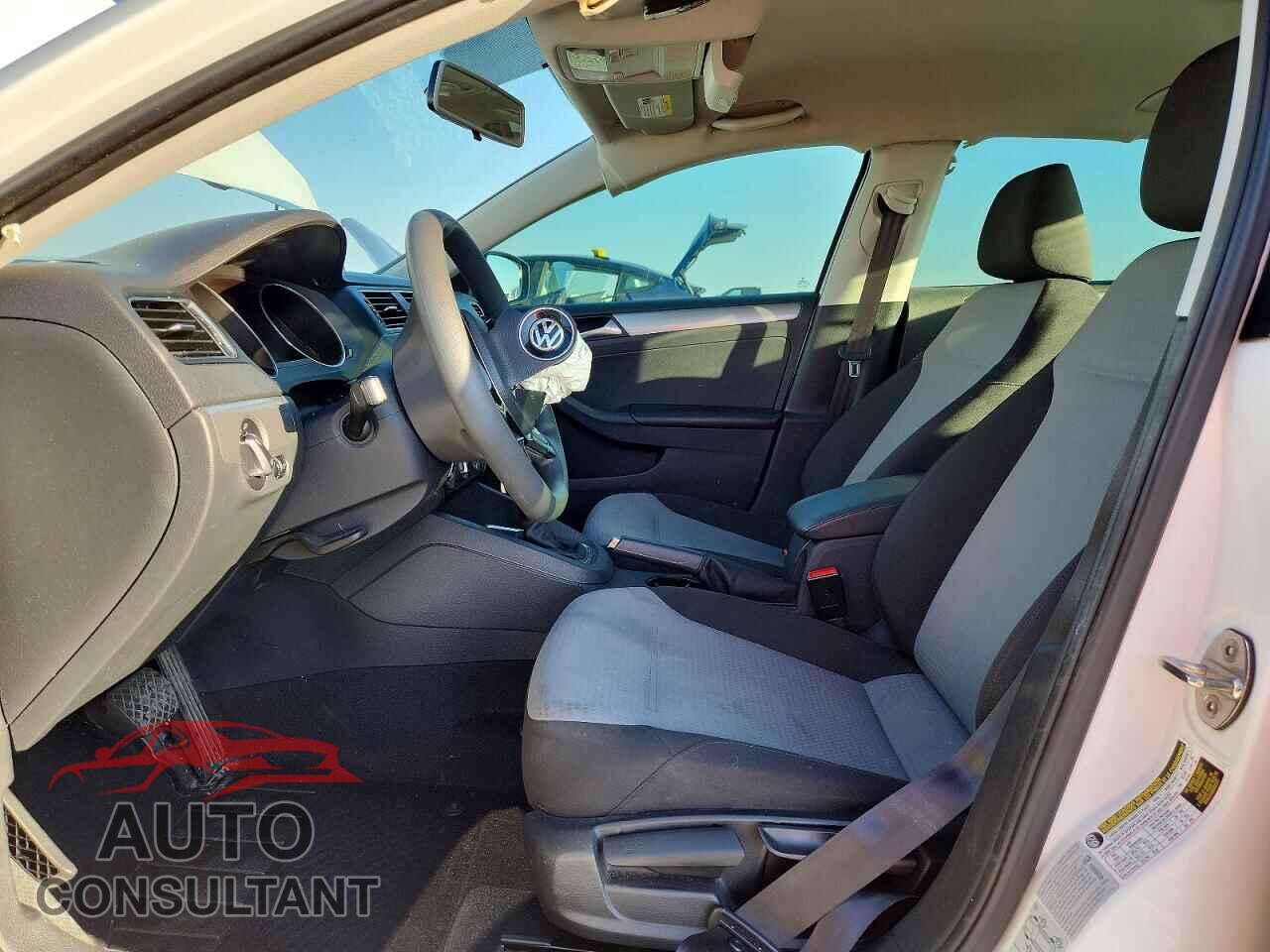 VOLKSWAGEN JETTA 2017 - 3VW2B7AJ2HM209507