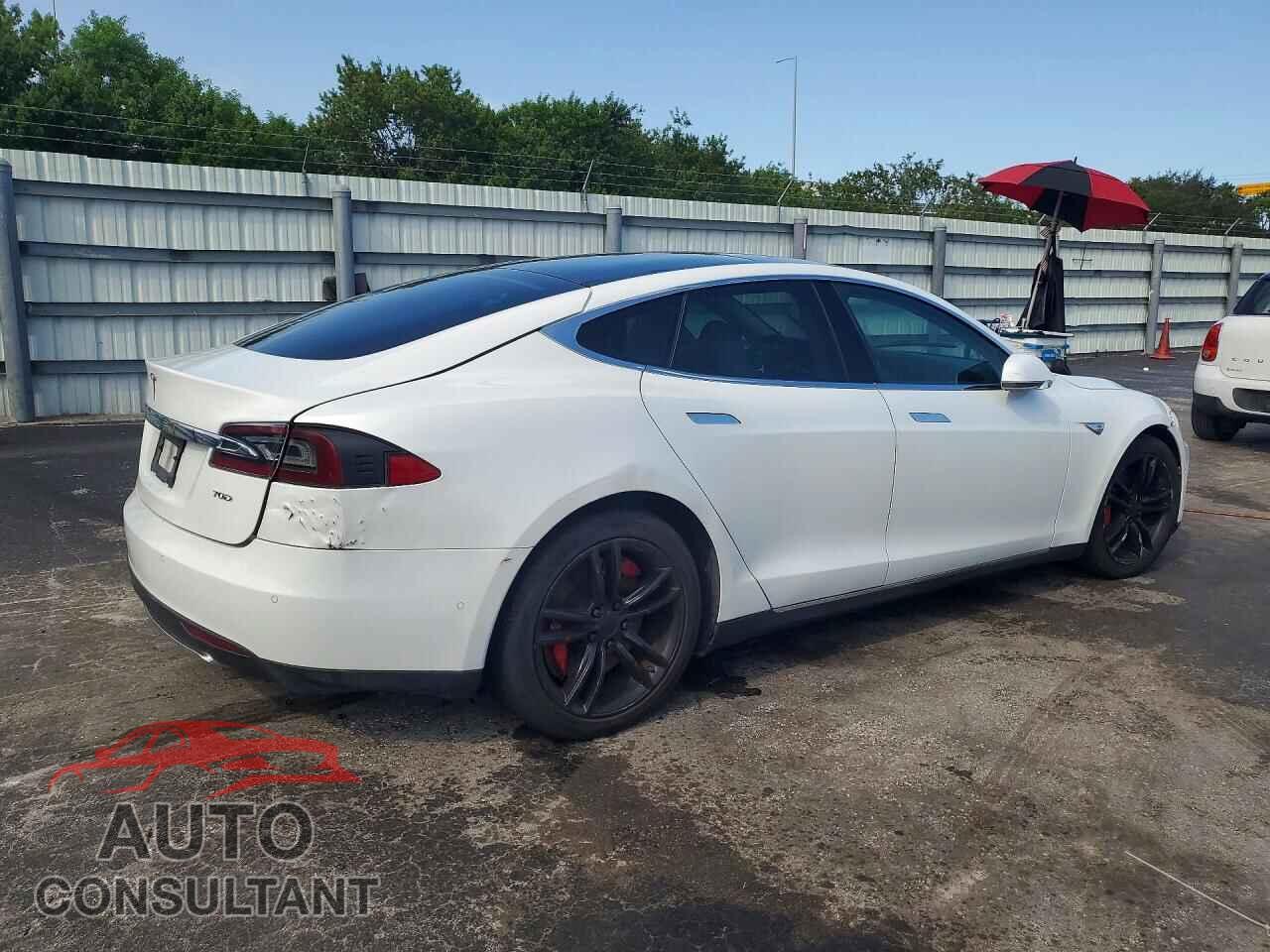 TESLA MODEL S 2015 - 5YJSA1S22FF096735