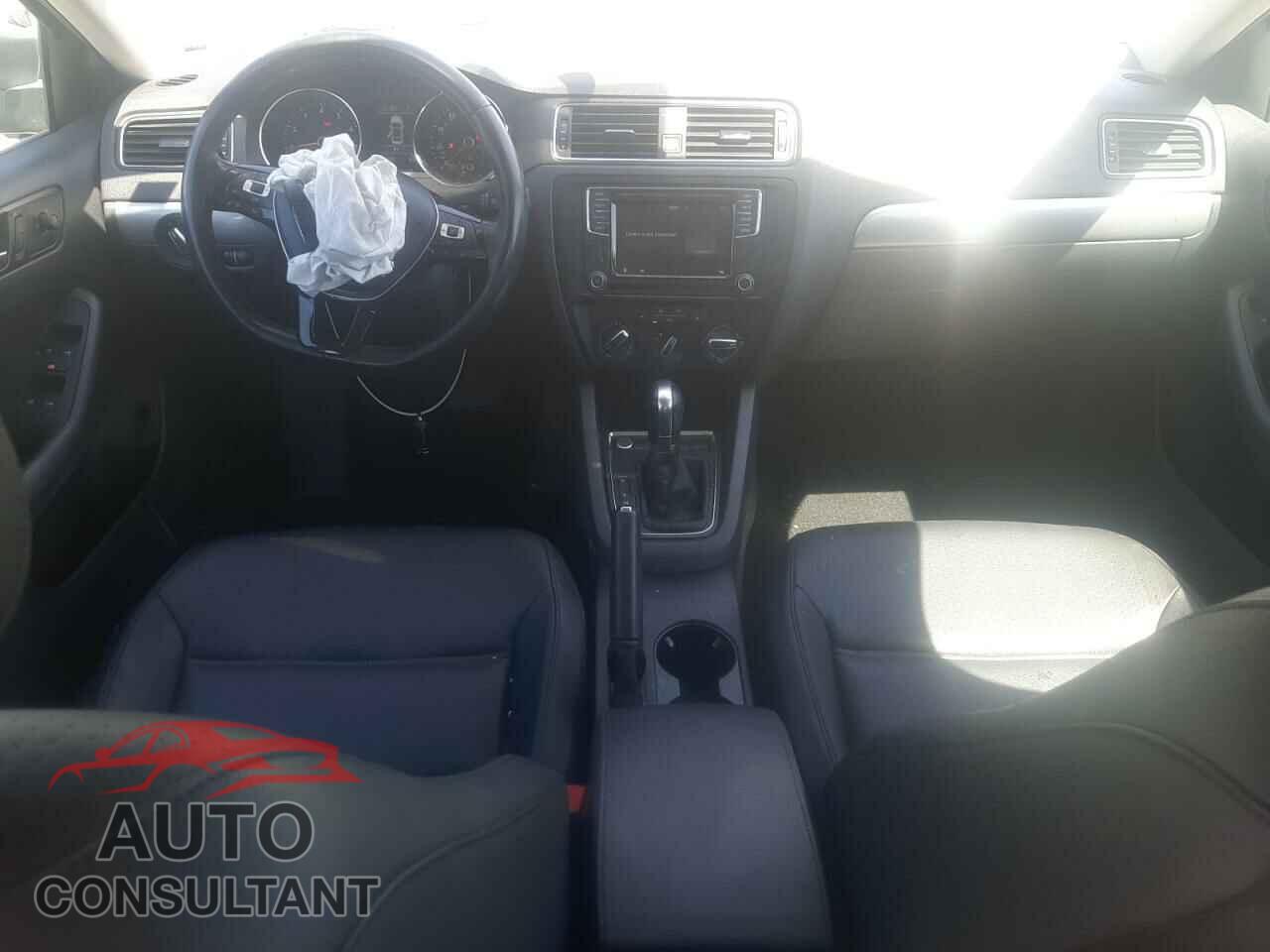 VOLKSWAGEN JETTA 2017 - 3VWDB7AJ0HM207652