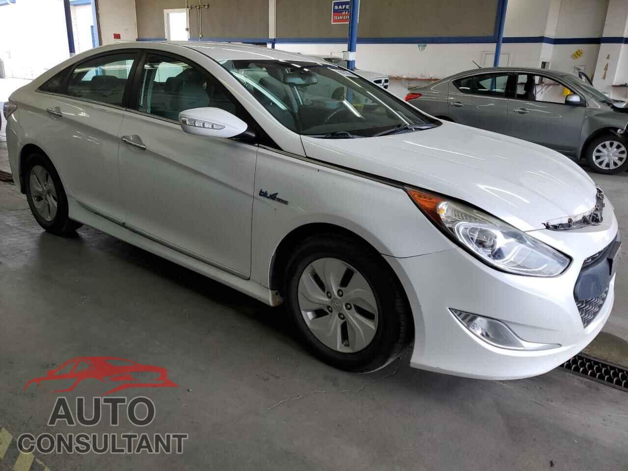 HYUNDAI SONATA 2014 - KMHEC4A46EA118136