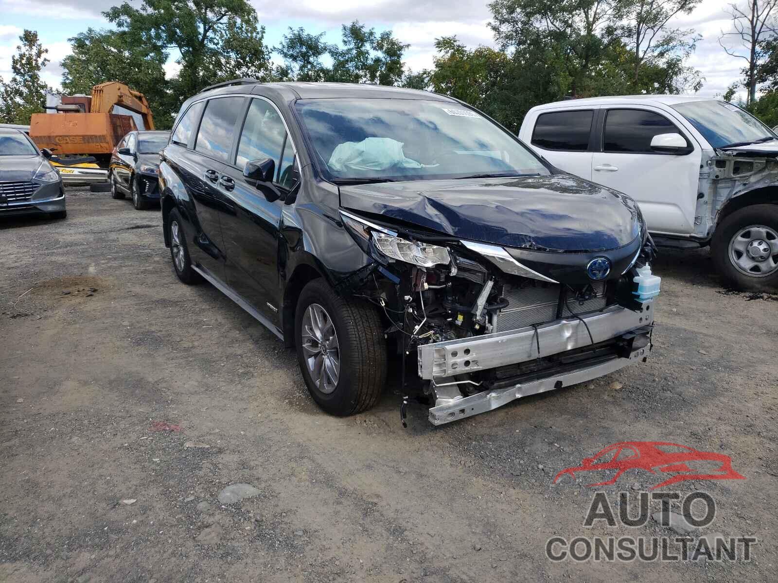 TOYOTA SIENNA 2021 - 5TDKRKEC4MS033566