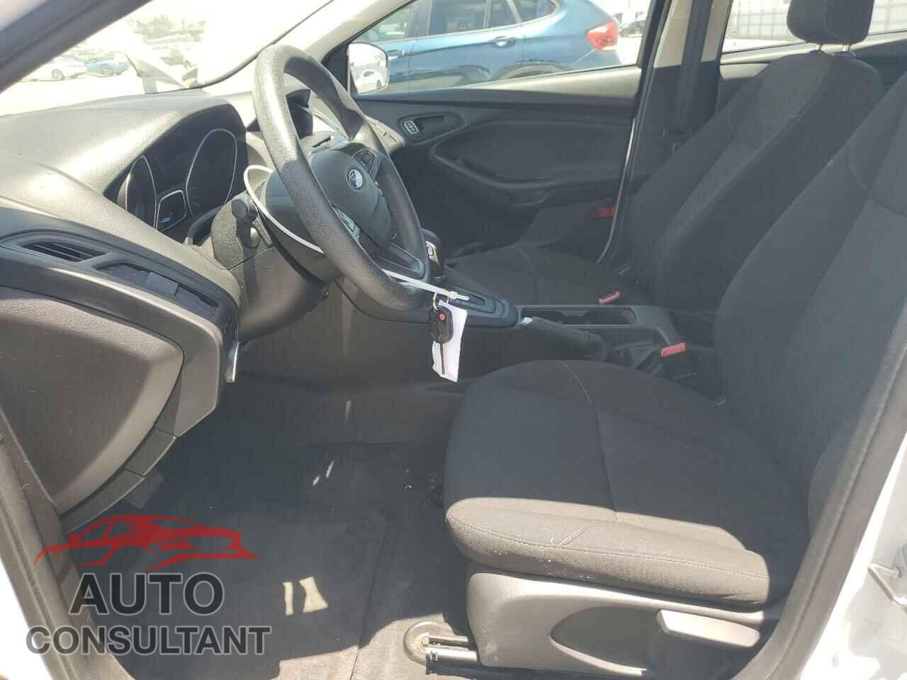 FORD FOCUS 2017 - 1FADP3E27HL215173