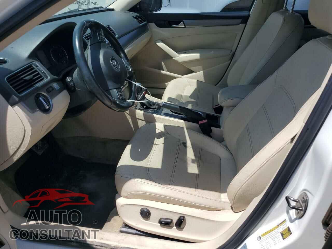 VOLKSWAGEN PASSAT 2014 - 1VWBN7A35EC004527