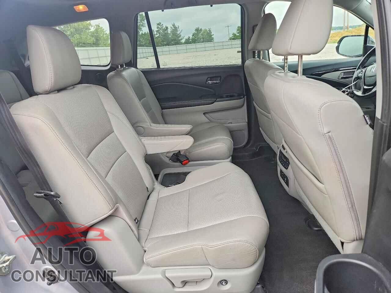 HONDA PILOT 2017 - 5FNYF6H04HB062085