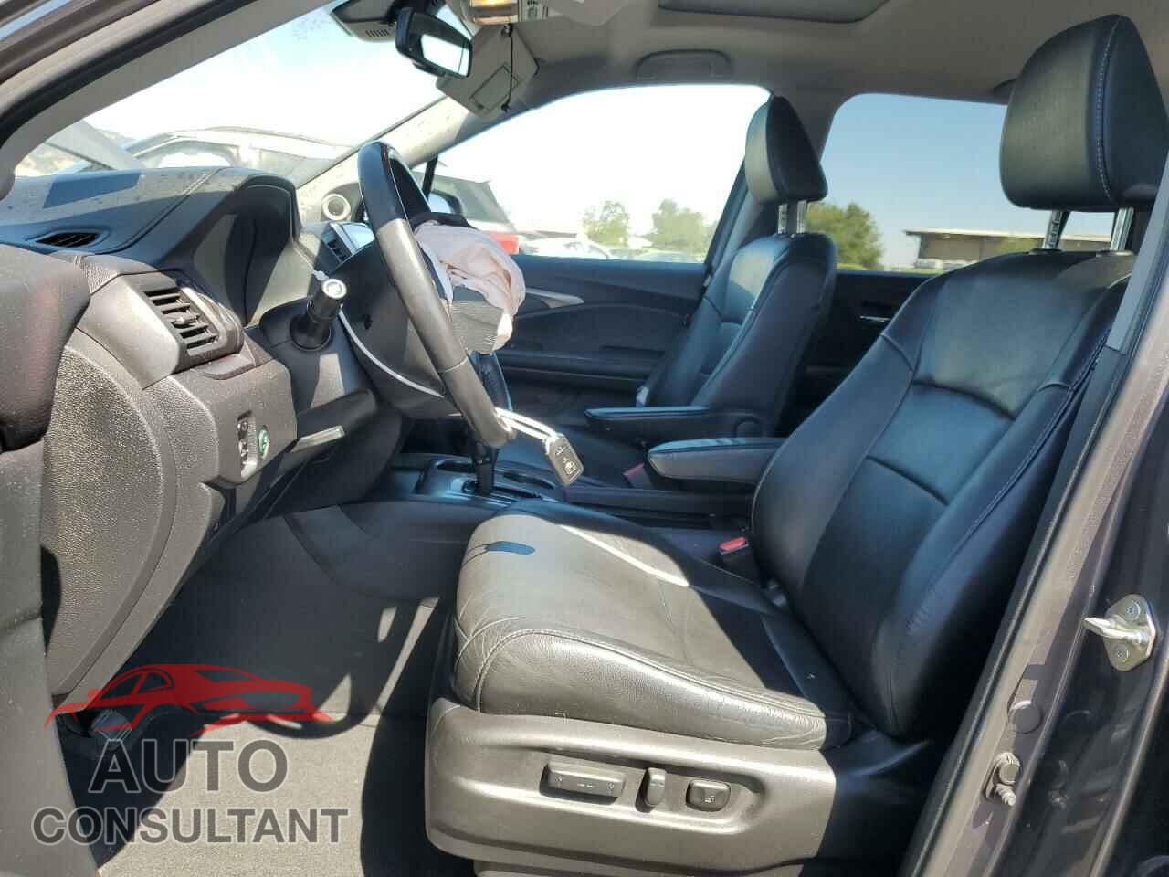 HONDA PILOT 2018 - 5FNYF6H68JB062620