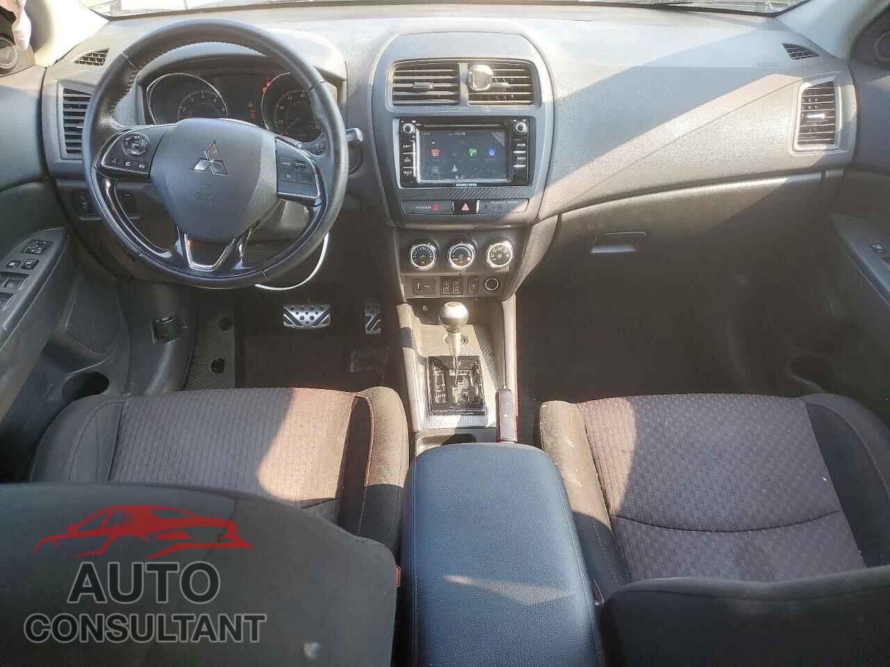 MITSUBISHI OUTLANDER 2018 - JA4AR3AUXJU003554