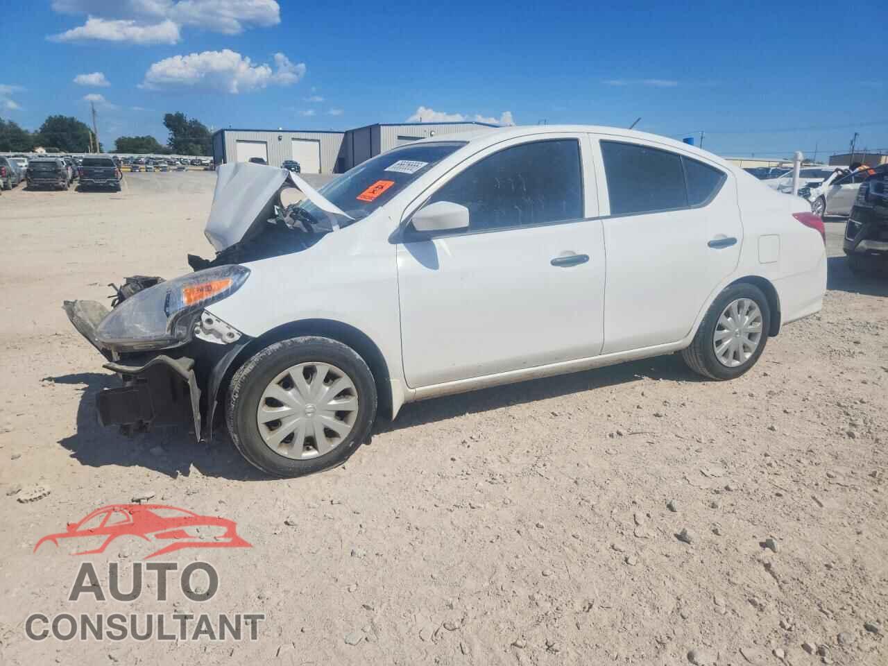 NISSAN VERSA 2019 - 3N1CN7AP1KL816632