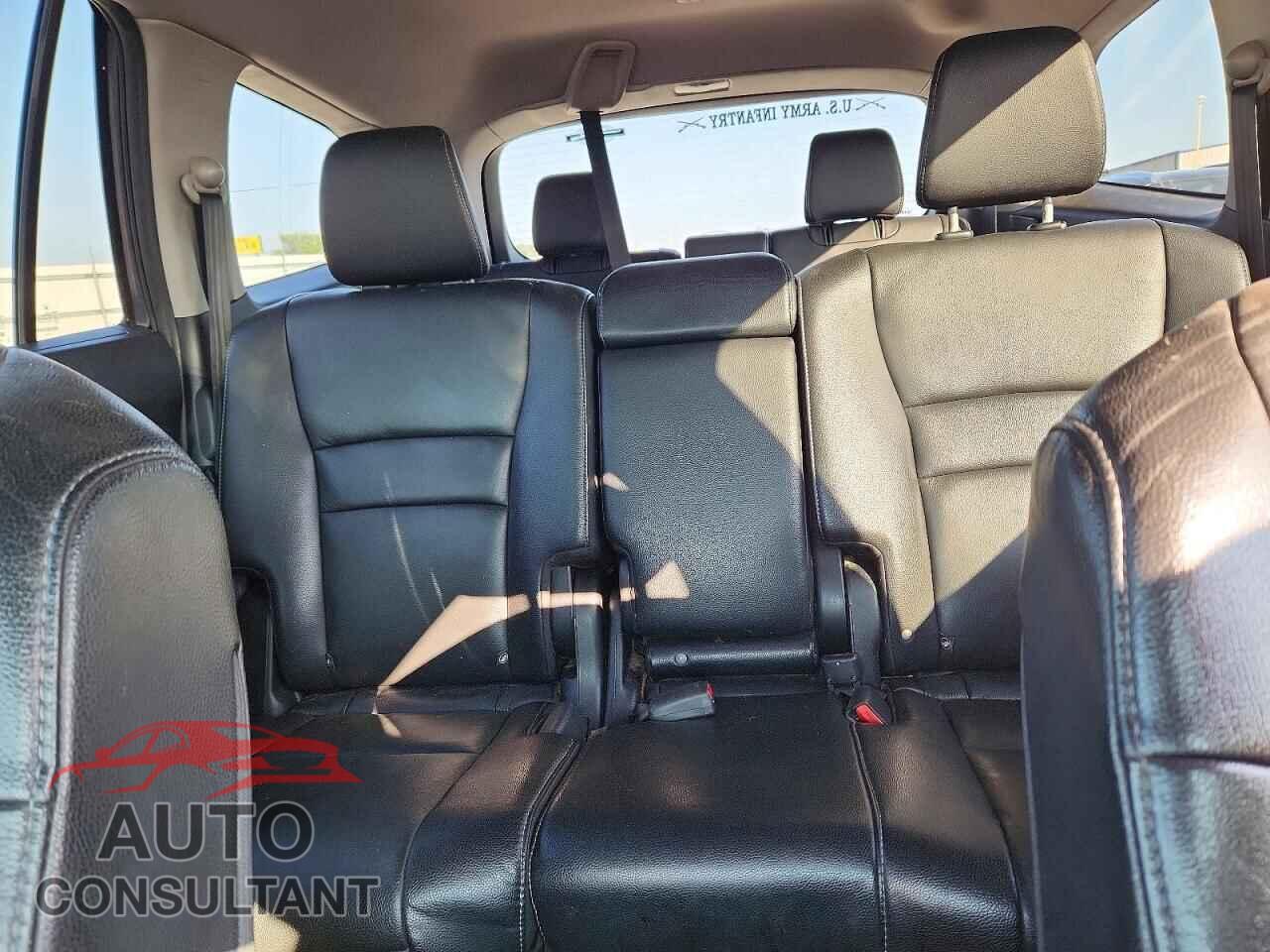 HONDA PILOT 2018 - 5FNYF5H56JB019461