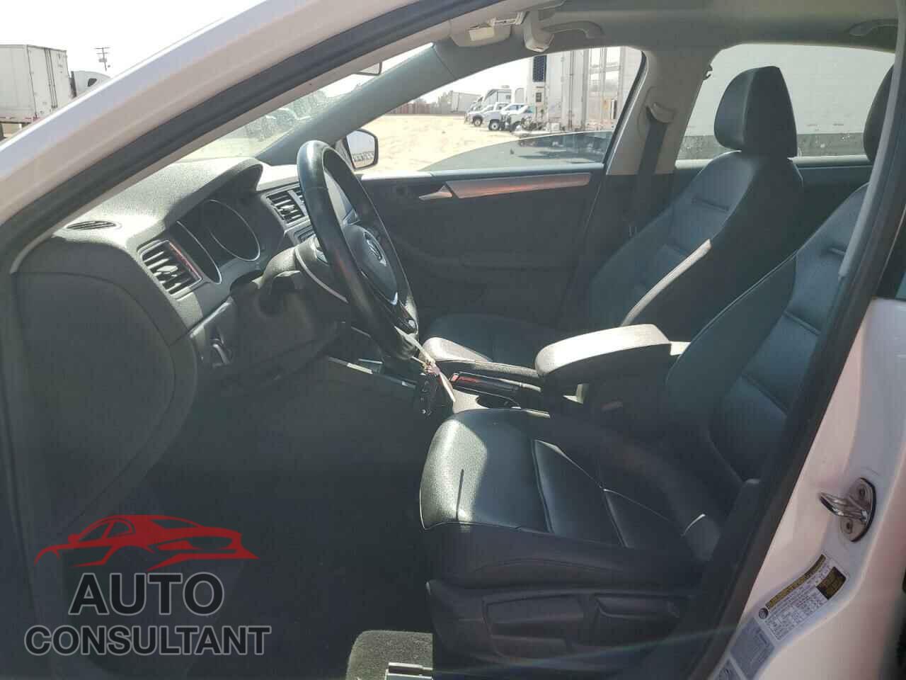VOLKSWAGEN JETTA 2017 - 3VWDB7AJ7HM390628