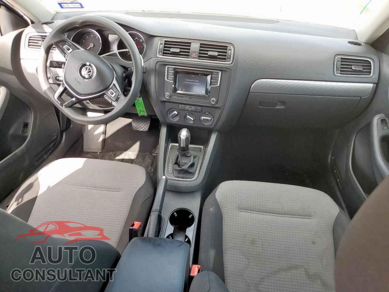 VOLKSWAGEN JETTA 2017 - 3VW2B7AJ1HM240070