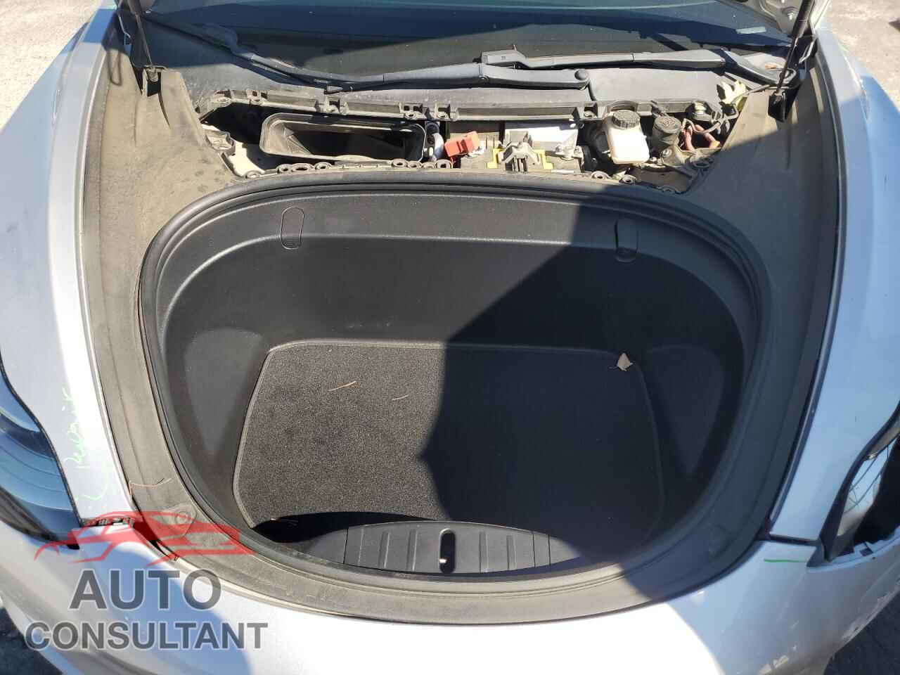 TESLA MODEL 3 2018 - 5YJ3E1EA8JF043963