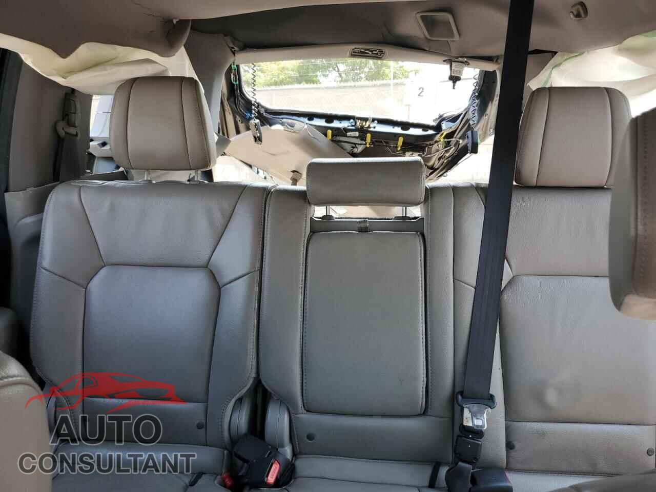 HONDA PILOT 2015 - 5FNYF3H62FB009823
