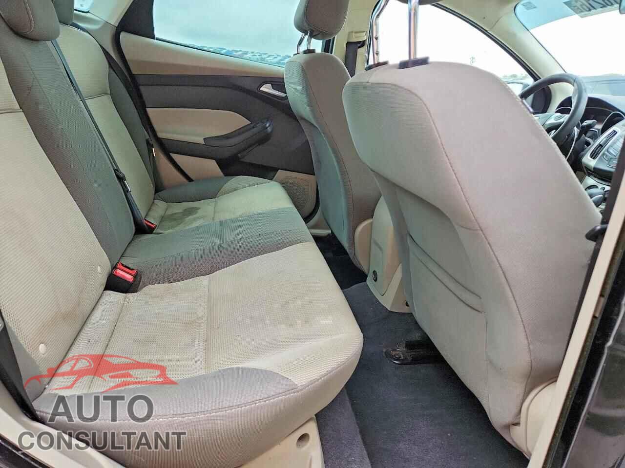 FORD FOCUS 2012 - 1FAHP3F22CL323144