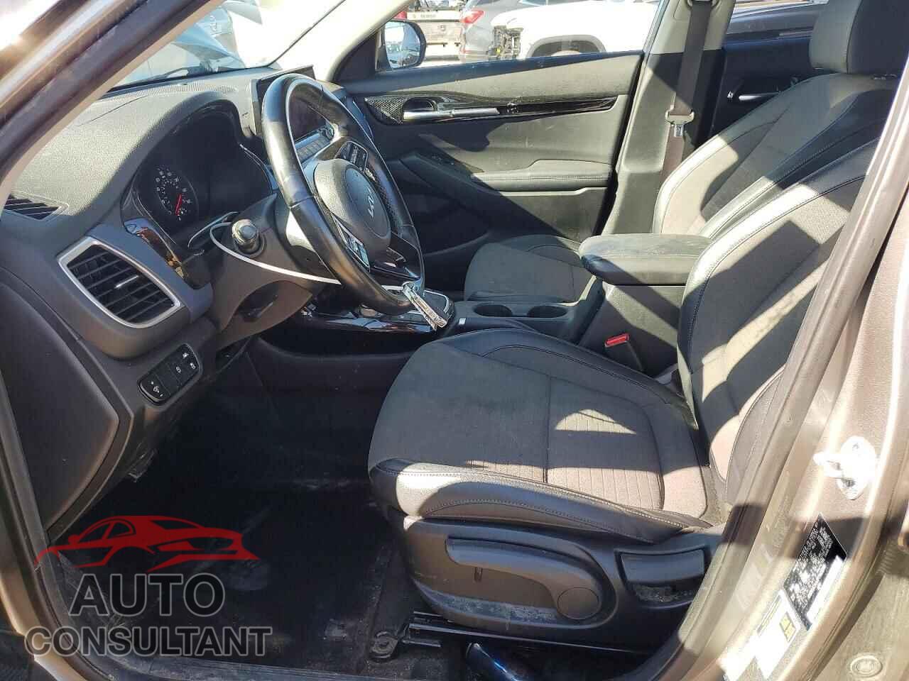 KIA SELTOS 2023 - KNDEUCAA2P7423568