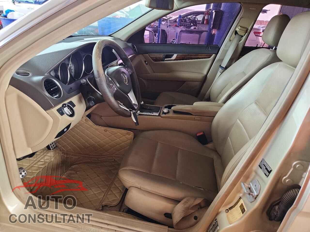 MERCEDES-BENZ C-CLASS 2012 - WDDGF4HB8CR219143