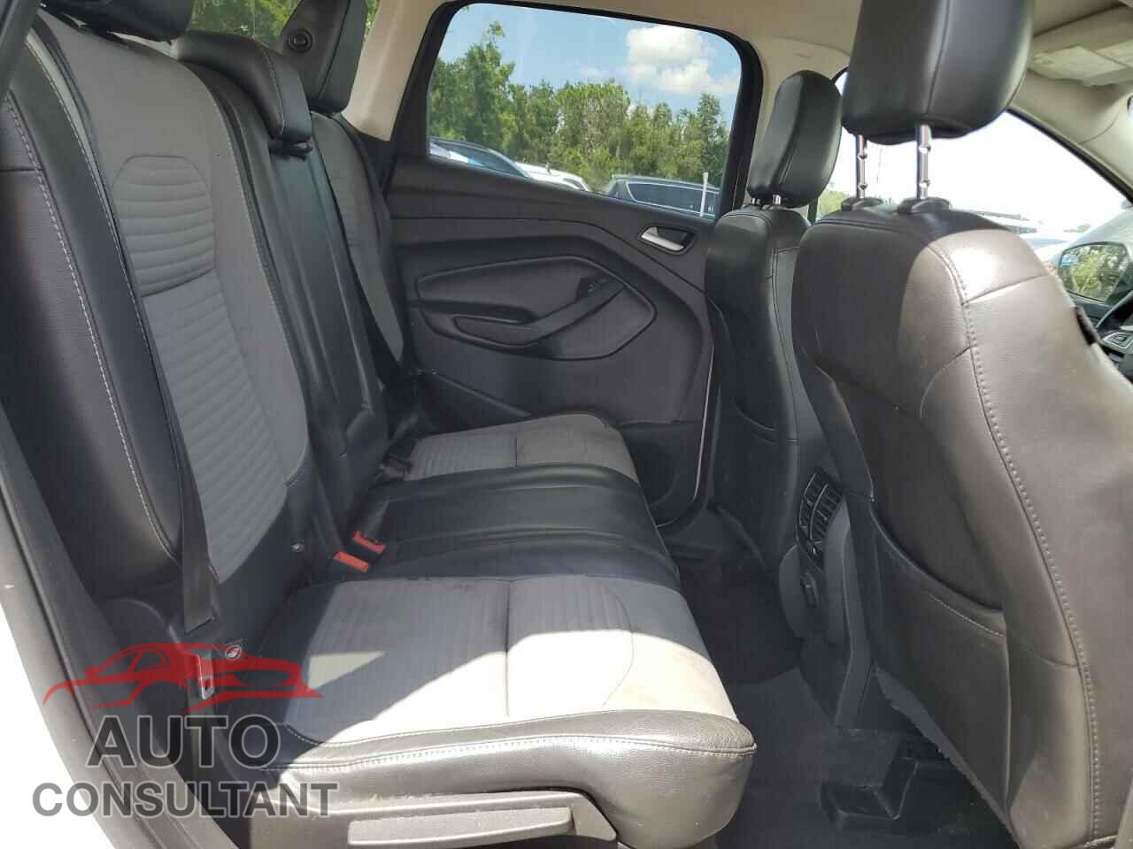 FORD ESCAPE 2019 - 1FMCU0GD2KUB21131