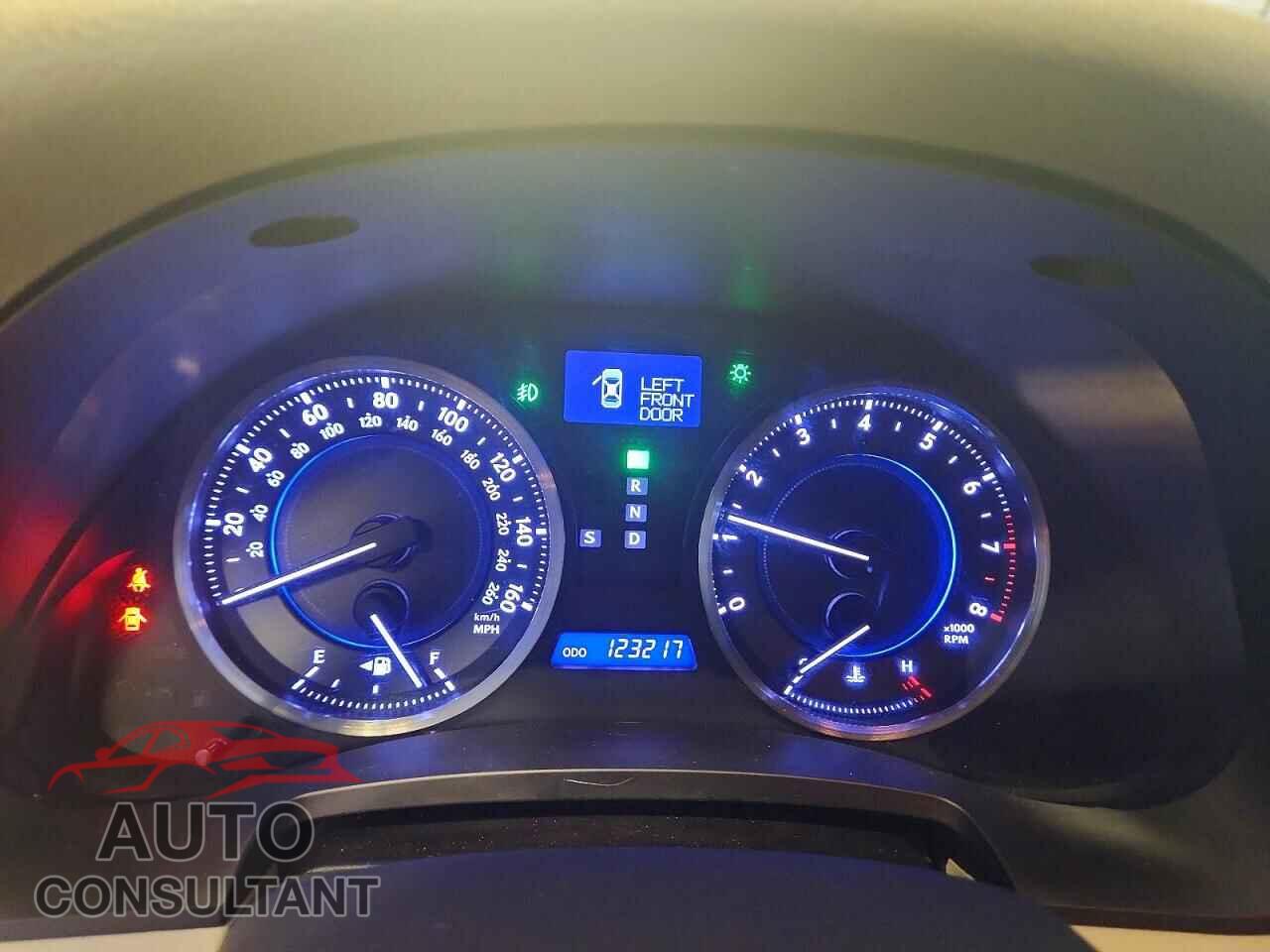 LEXUS IS 2011 - JTHCF5C23B5049705