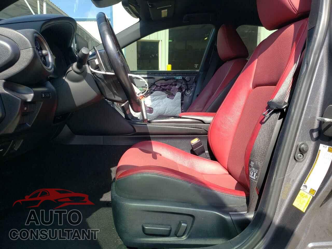 LEXUS IS 2021 - JTHAA1D26M5113445