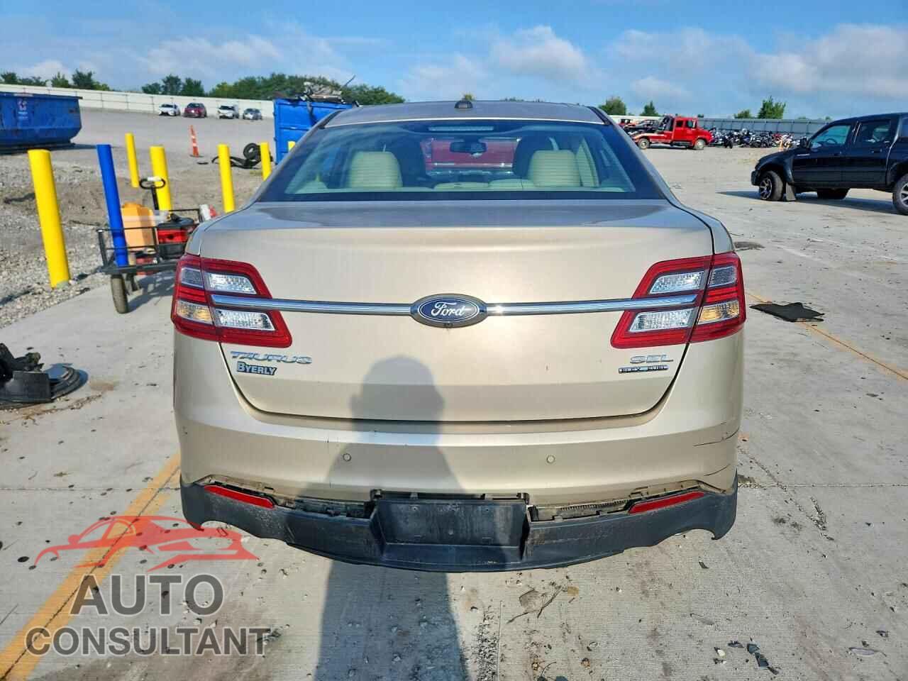 FORD TAURUS 2017 - 1FAHP2E89HG112054