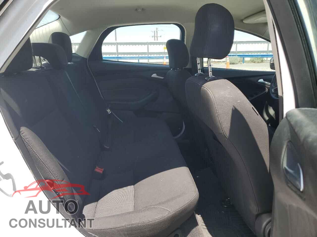 FORD FOCUS 2015 - 1FADP3F29FL357777