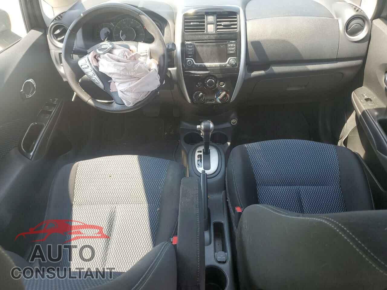 NISSAN VERSA 2017 - 3N1CE2CP3HL377524
