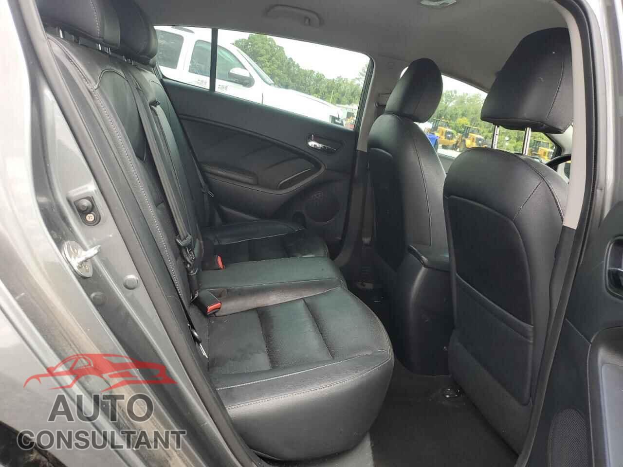 KIA FORTE 2017 - KNAFX5A82H5719057