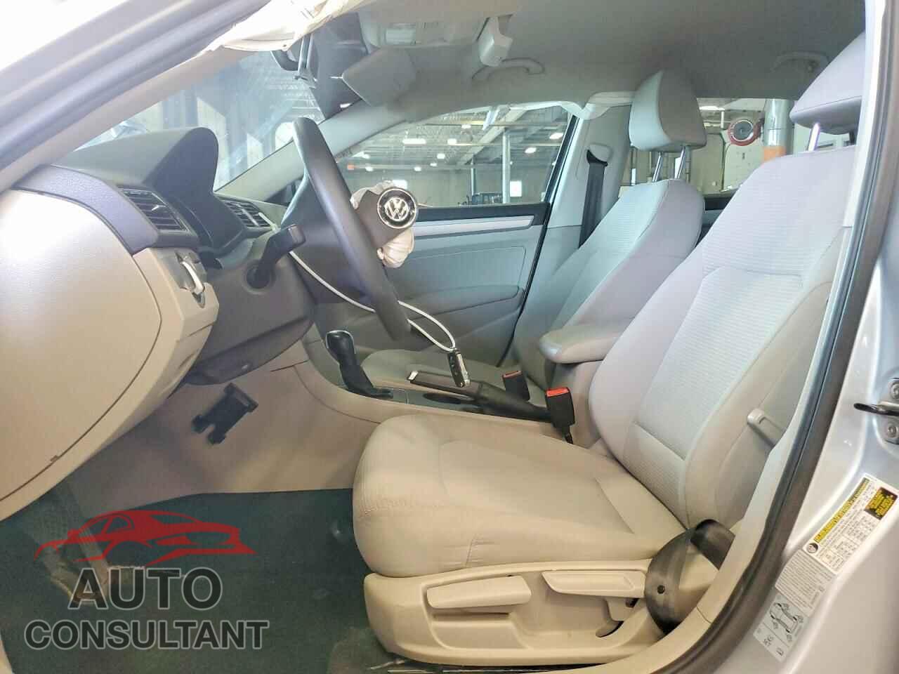 VOLKSWAGEN PASSAT 2017 - 1VWAT7A35HC050073