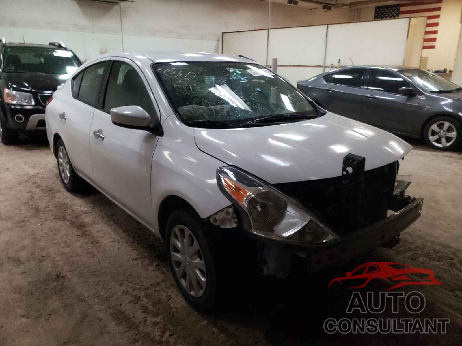 NISSAN VERSA 2018 - 3N1CN7AP1JL808903