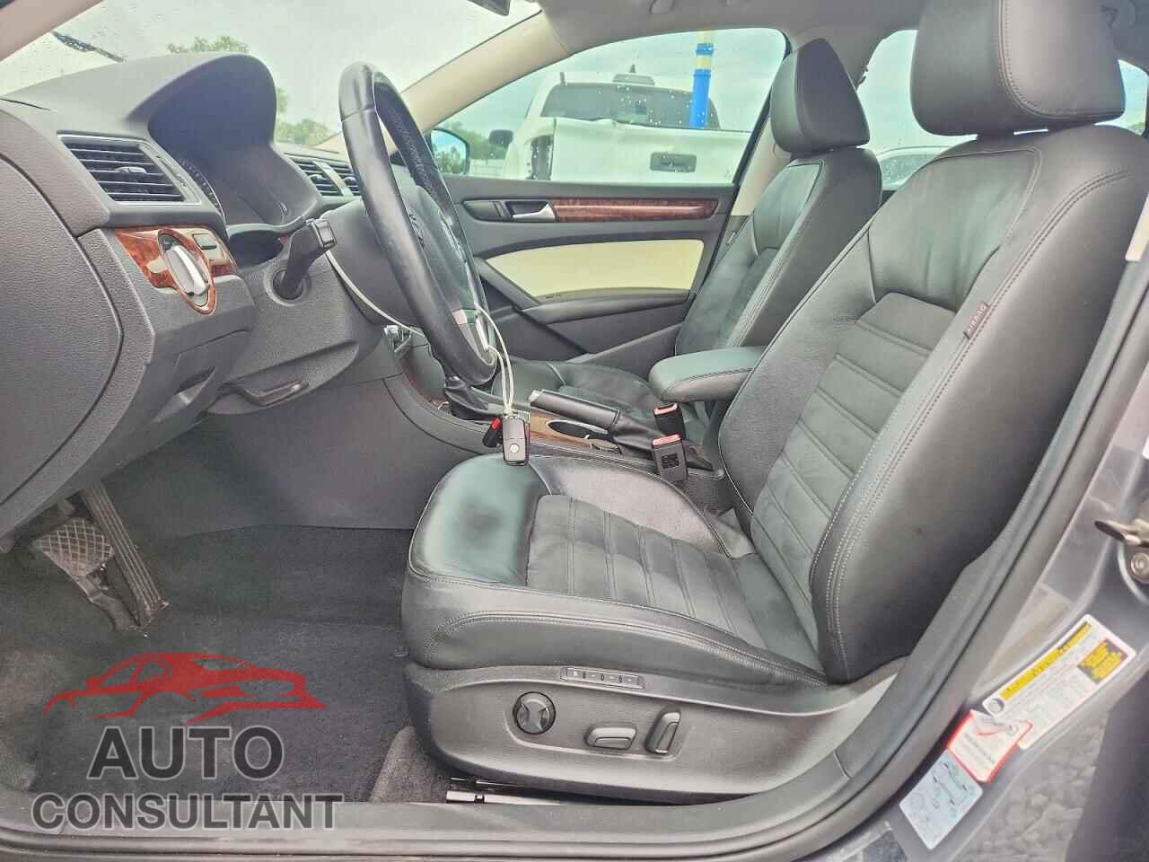 VOLKSWAGEN PASSAT 2013 - 1VWCH7A31DC021237