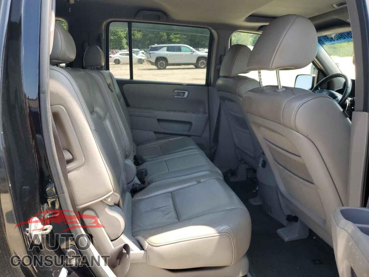 HONDA PILOT 2011 - 5FNYF4H5XBB048263