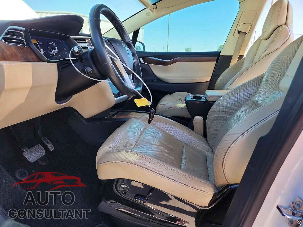 TESLA MODEL X 2016 - 5YJXCAE27GF026838