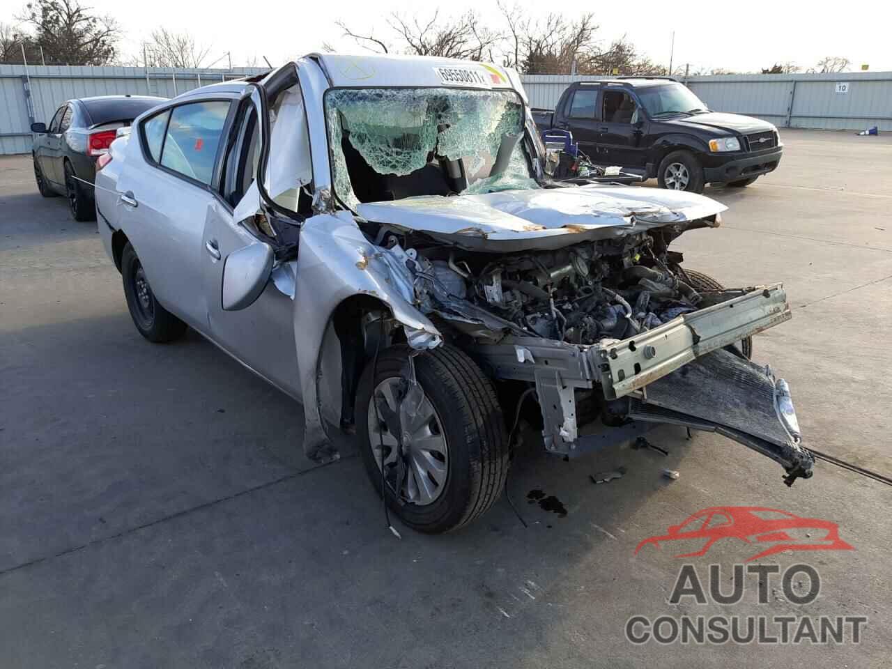 NISSAN VERSA 2018 - 3N1CN7AP8JL842479