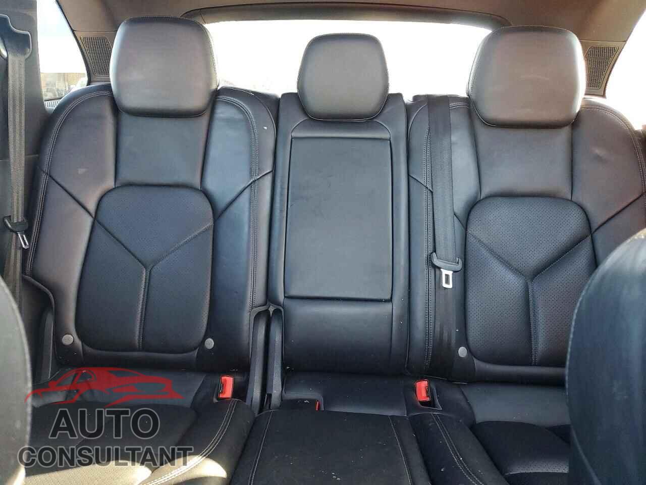 PORSCHE CAYENNE 2016 - WP1AA2A29GLA06612