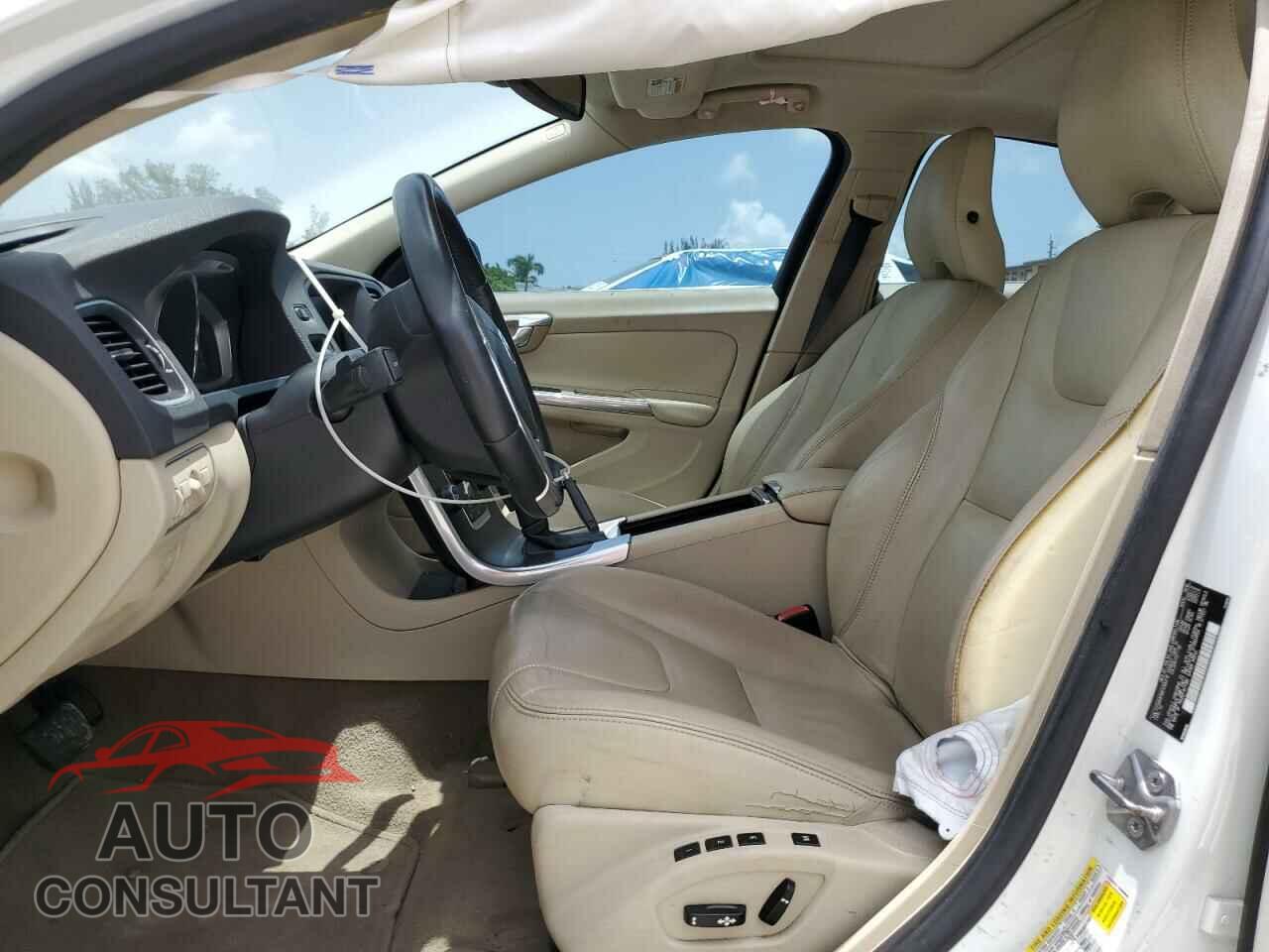 VOLVO S60 2015 - YV126MFB8F2300710