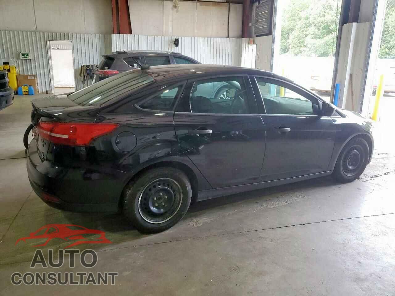 FORD FOCUS 2017 - 1FADP3E28HL244343
