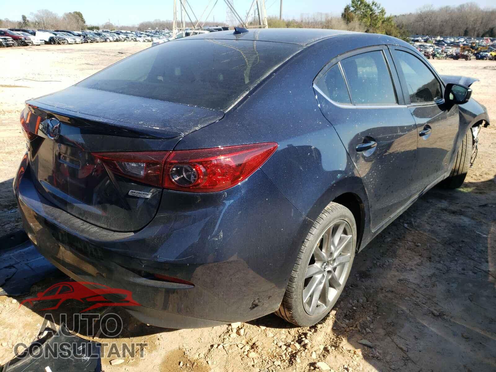 MAZDA 3 2018 - 3MZBN1V33JM255255