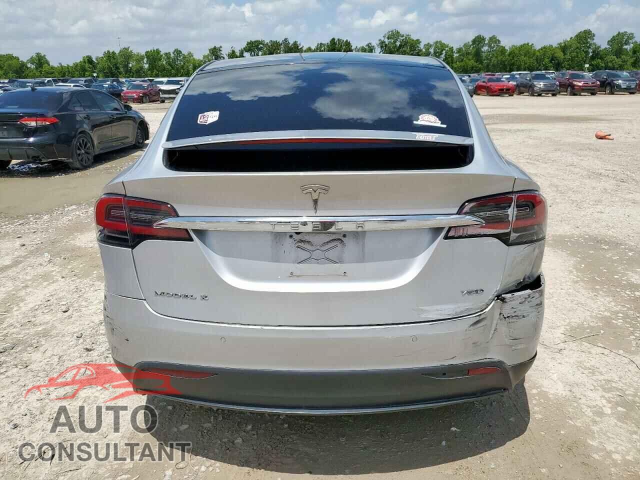TESLA MODEL X 2018 - 5YJXCBE21JF113146