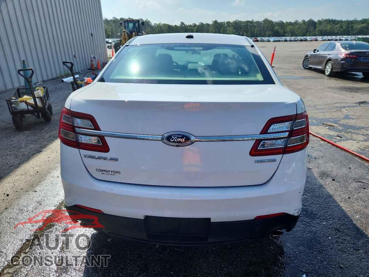 FORD TAURUS 2017 - 1FAHP2D88HG112211