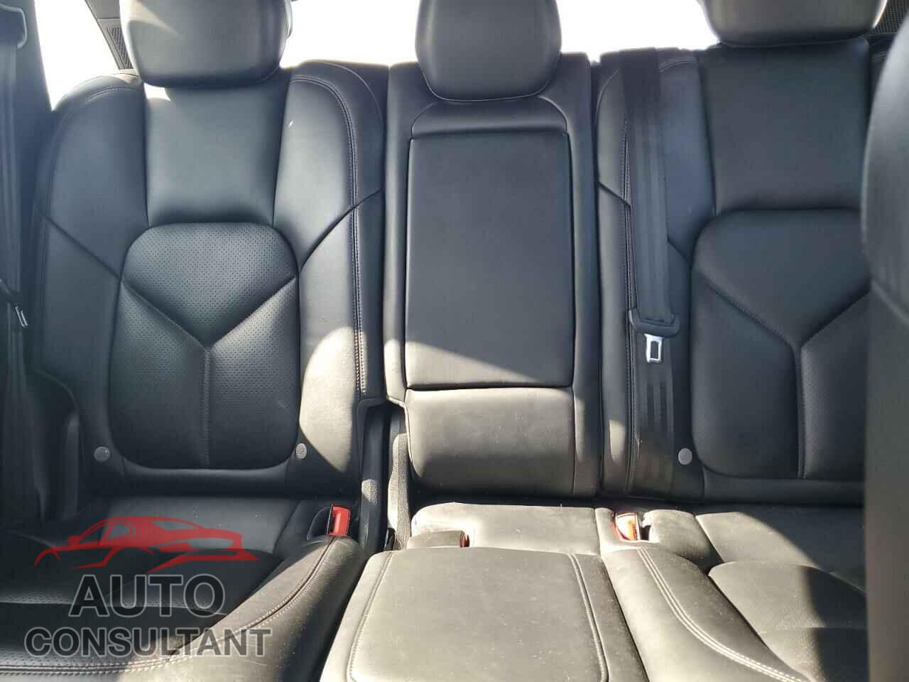 PORSCHE CAYENNE 2016 - WP1AA2A26GKA10641
