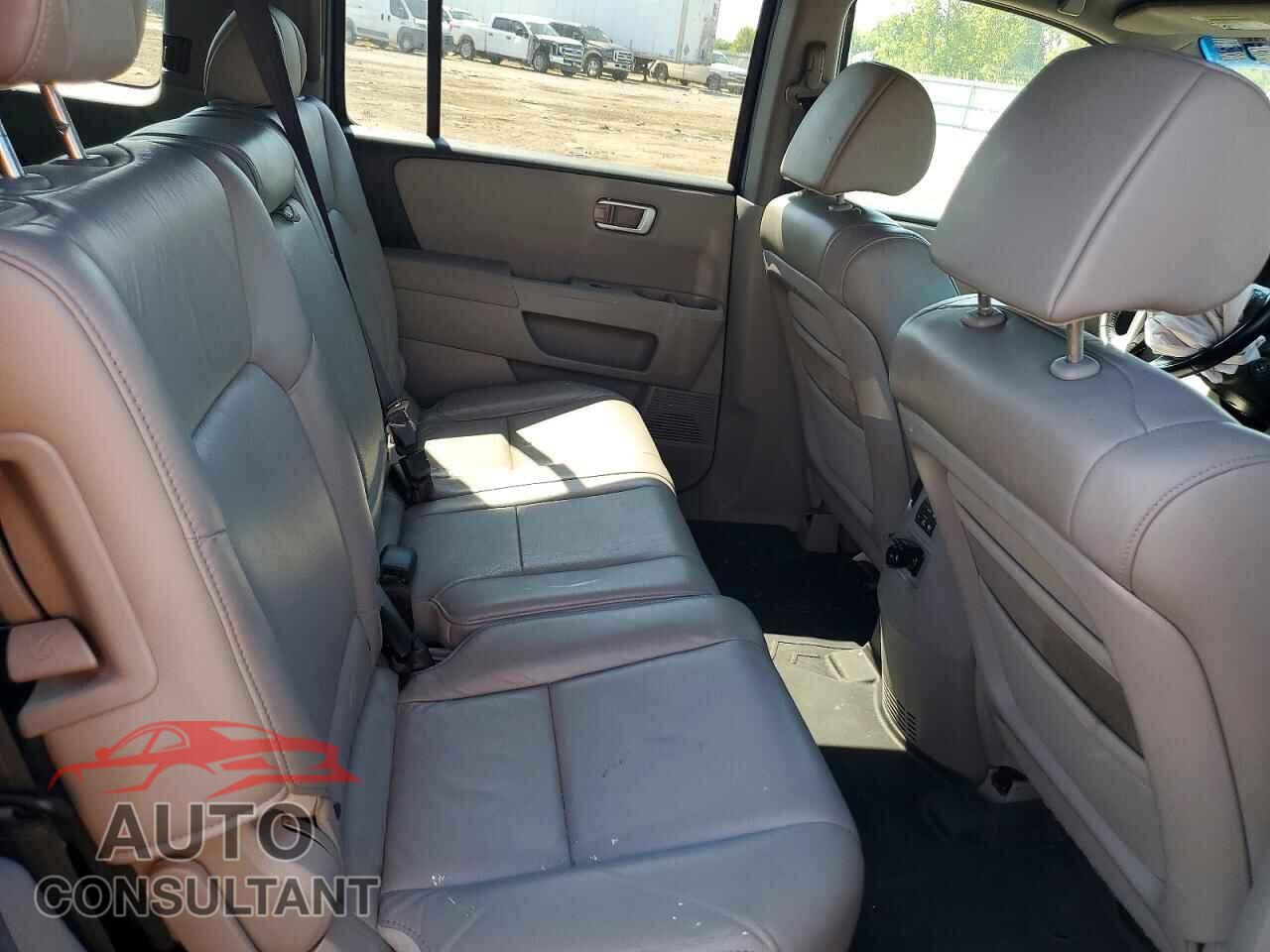 HONDA PILOT 2011 - 5FNYF4H59BB088348
