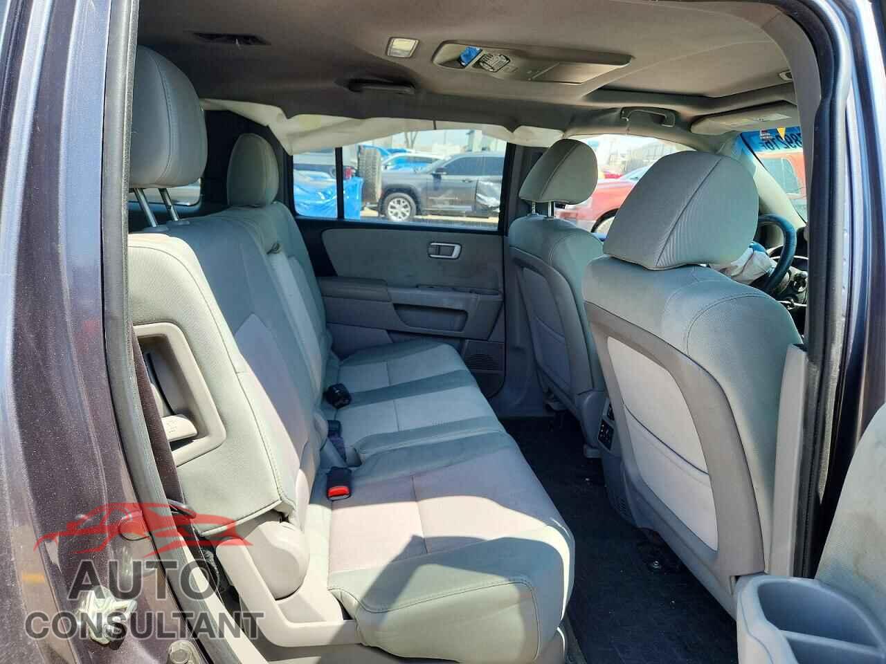 HONDA PILOT 2015 - 5FNYF4H39FB067357