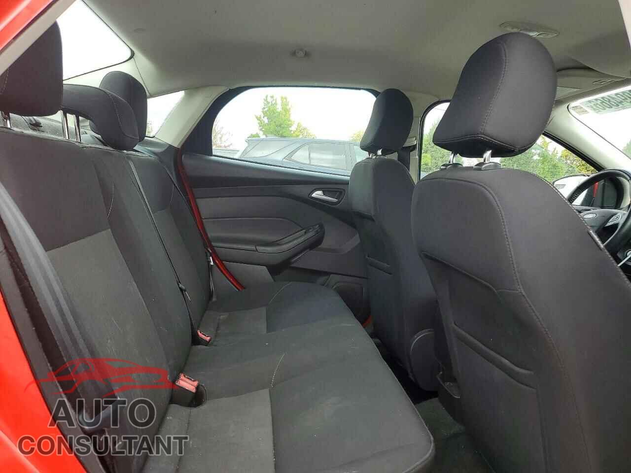 FORD FOCUS 2015 - 1FADP3F29FL349405