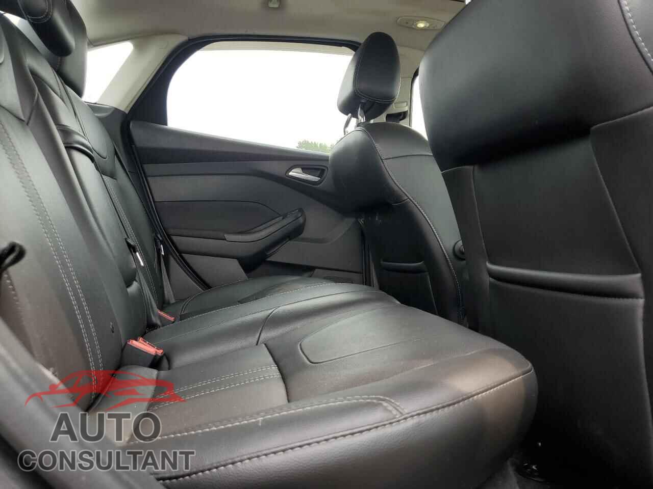 FORD FOCUS 2012 - 1FAHP3H22CL367027