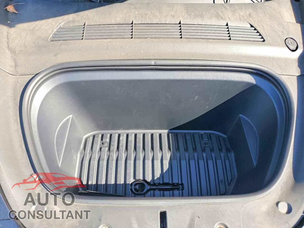 TESLA MODEL Y 2025 - 7SAYGDED1SF304611