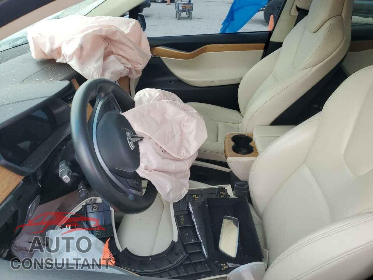 TESLA MODEL X 2018 - 5YJXCAE22JF143444