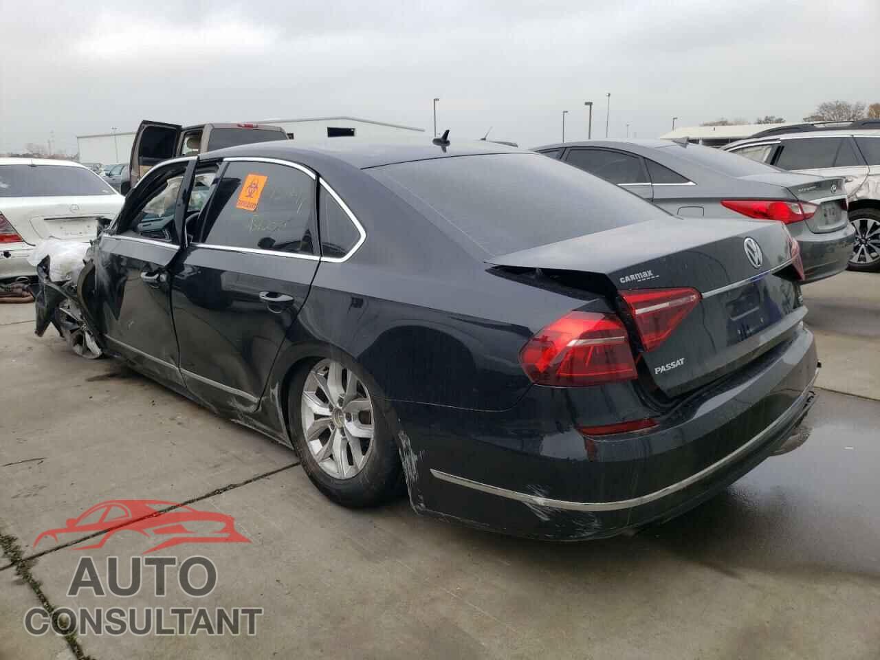 VOLKSWAGEN PASSAT 2017 - 1VWAT7A37HC013221