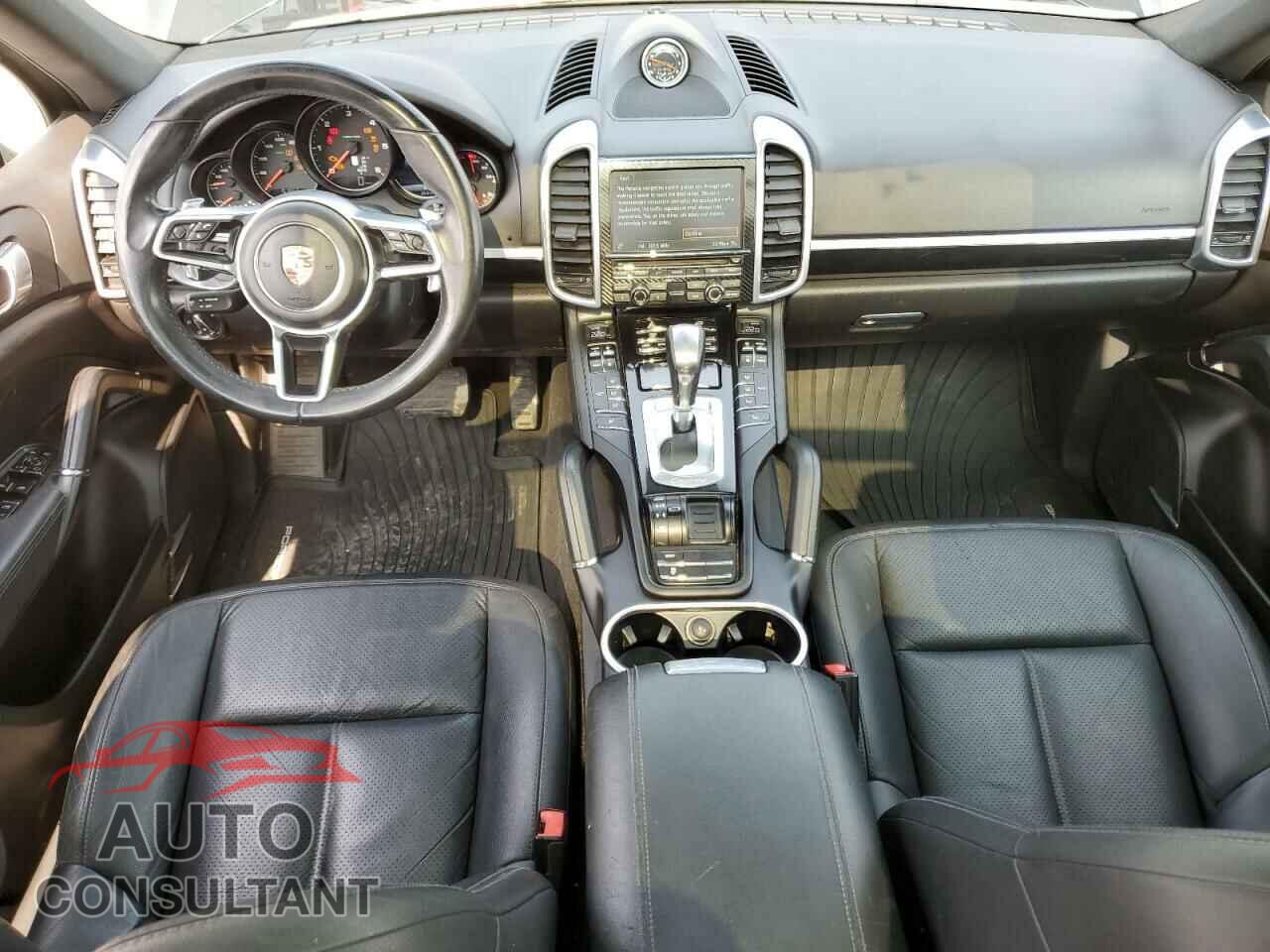 PORSCHE CAYENNE 2016 - WP1AF2A28GKA40838