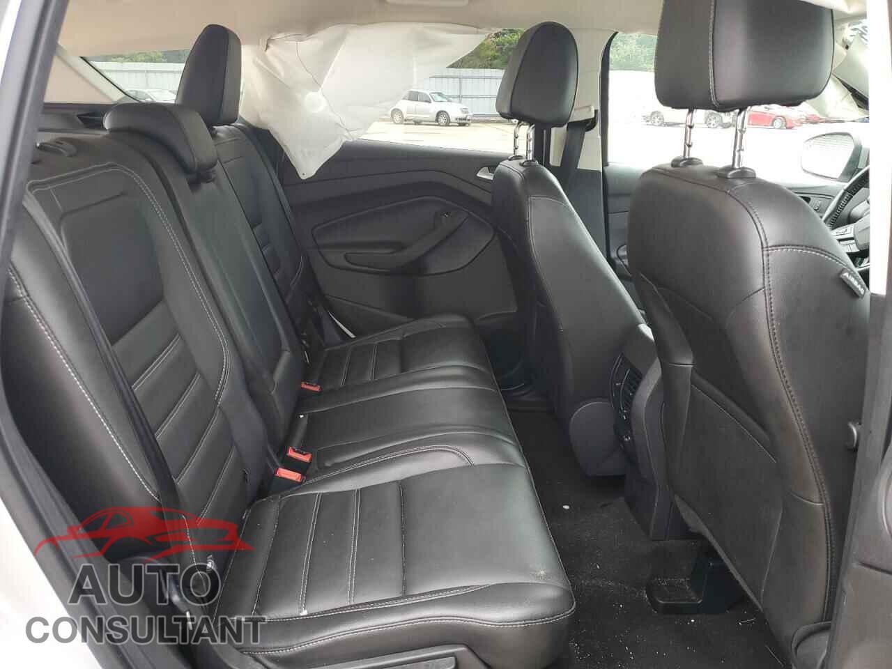 FORD ESCAPE 2017 - 1FMCU0GD9HUB73073