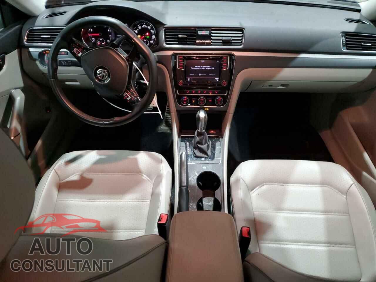 VOLKSWAGEN PASSAT 2018 - 1VWAA7A34JC027749